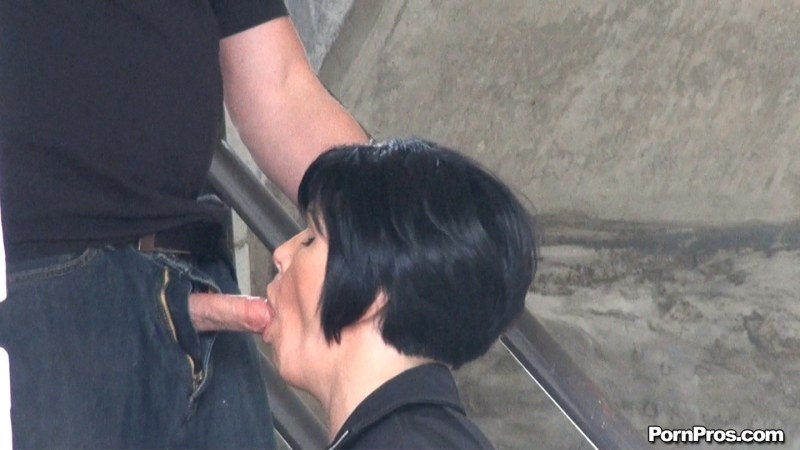 The girl was fucked in the entrance