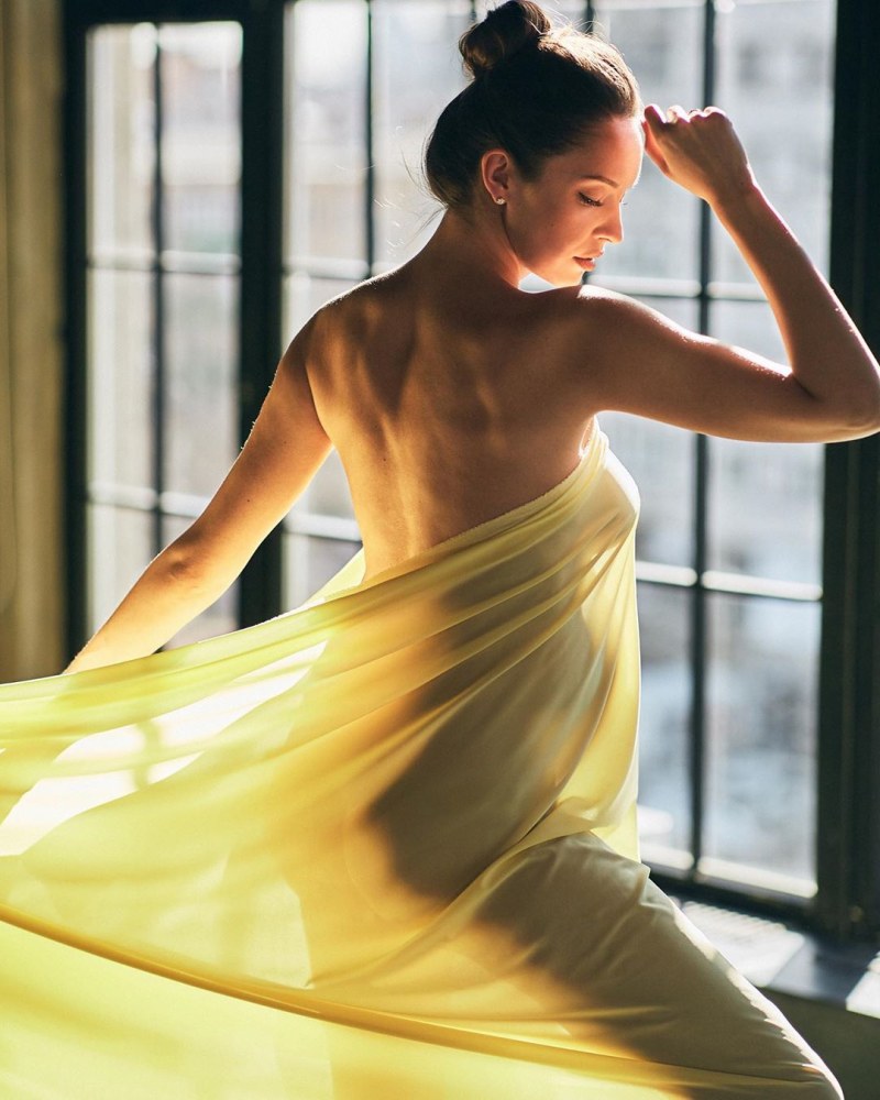 Single -tie ruined nude legs