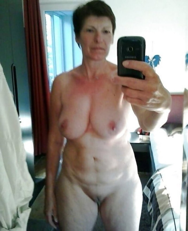 Adult women nude selfie