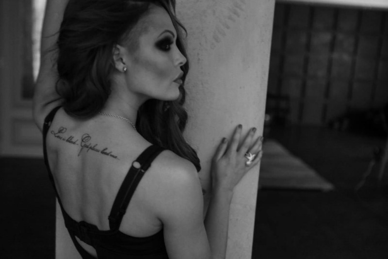 Naked Christina from the kitchen without panties