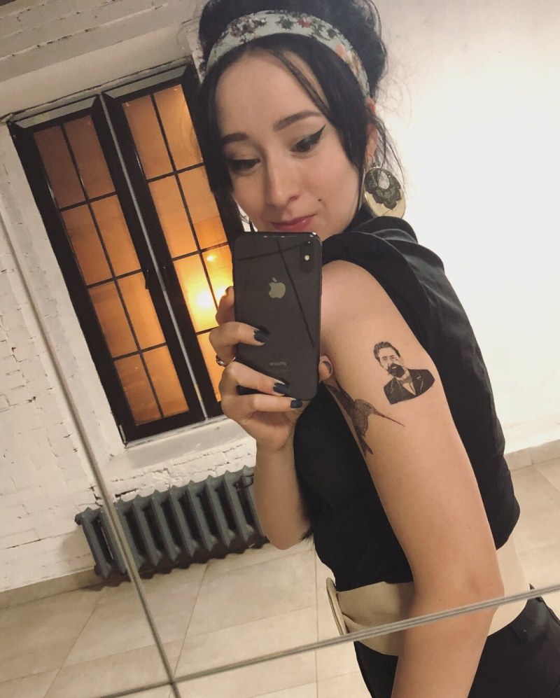 Natalia Fabrichov with a bear