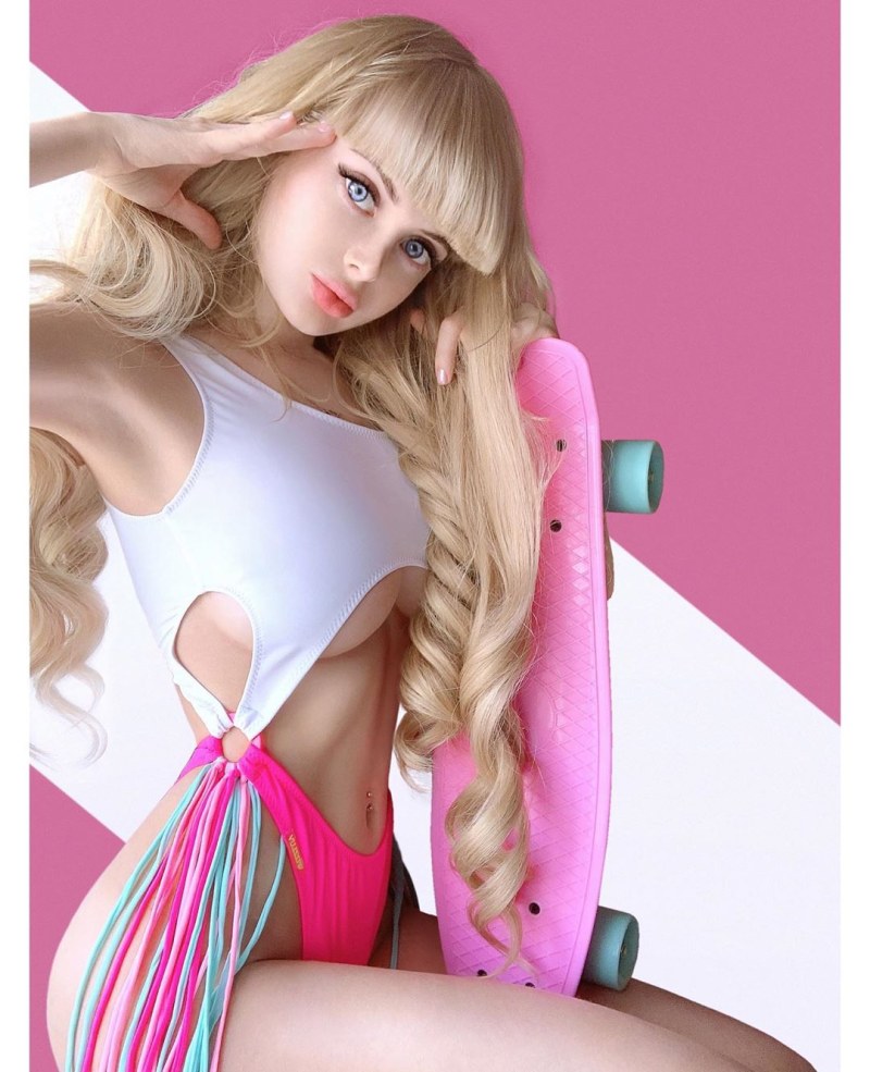 Dolls similar to nude people