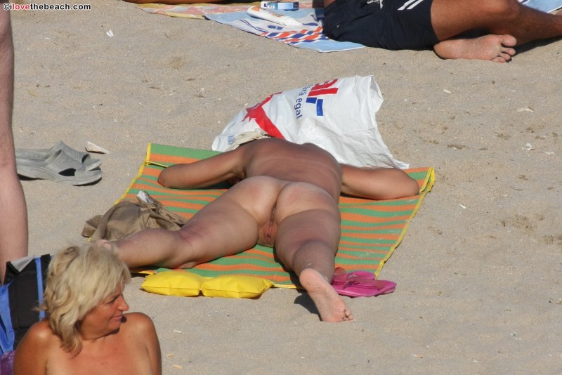 Mature wife sunbathes without panties