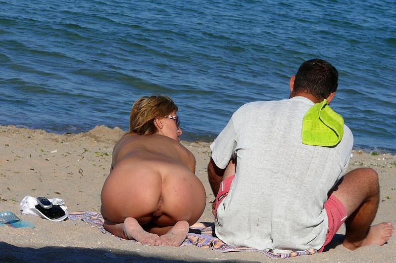 Erotic incidents on the beach