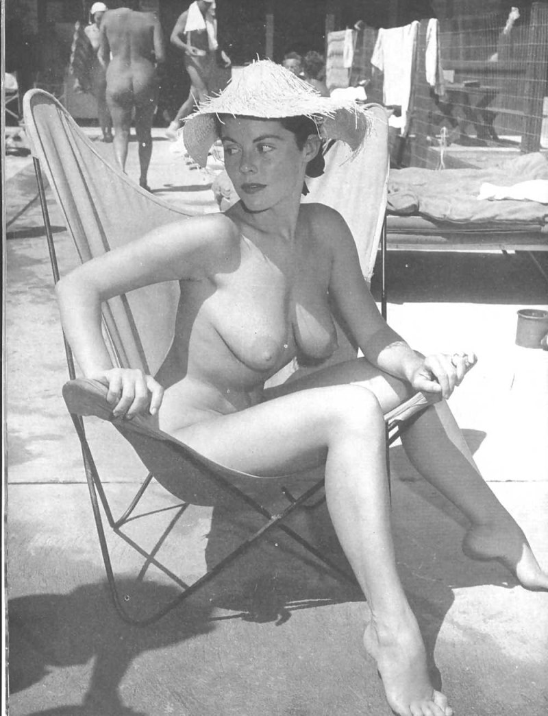 Naked women on Retro Street