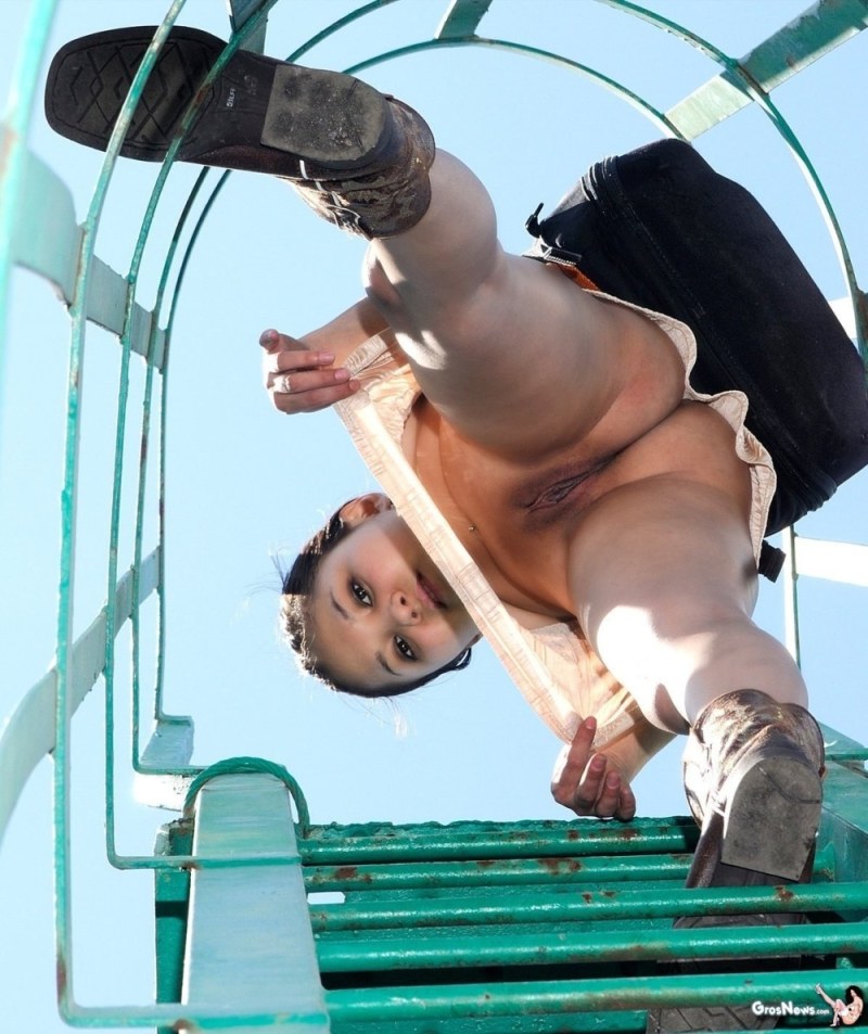 Wives without panties spied