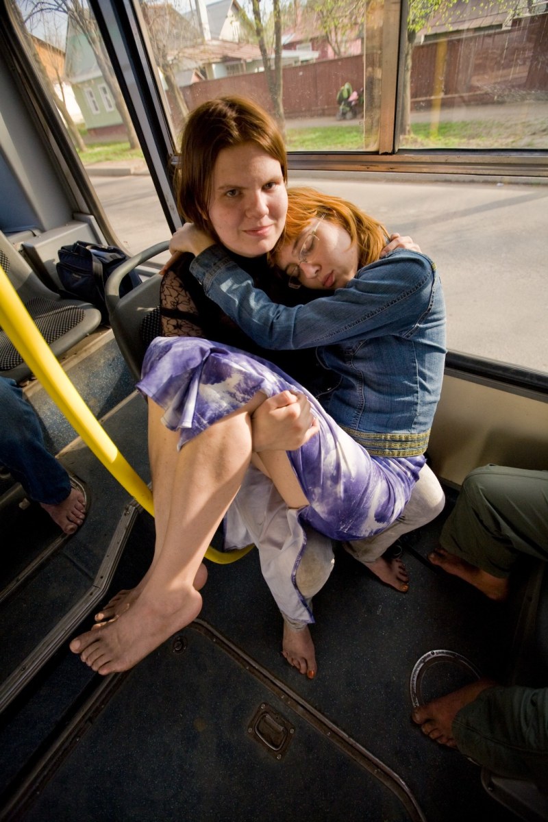 Spread her legs in transport