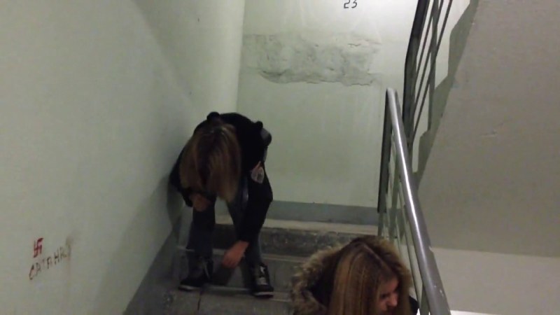 Pickups fuck in the entrance