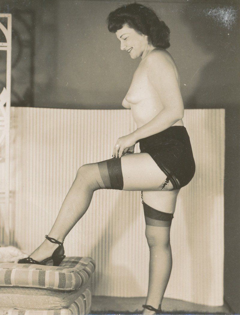 Naked women retro pantalons