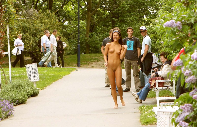 Young blowjobs in nature