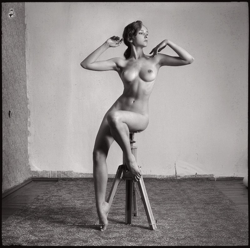 Naked women of the model