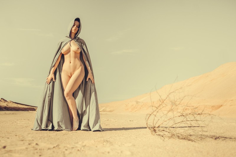 Naked photo shoot of Ukrainians in Dubai