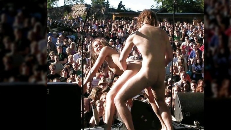 Naked girls on rock concerts
