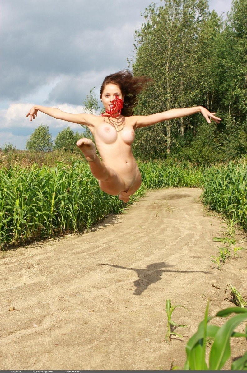 Naked women who shoot