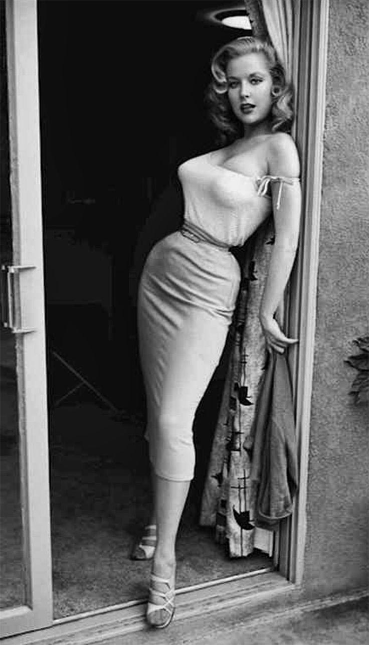 Betty Brosmer 2018