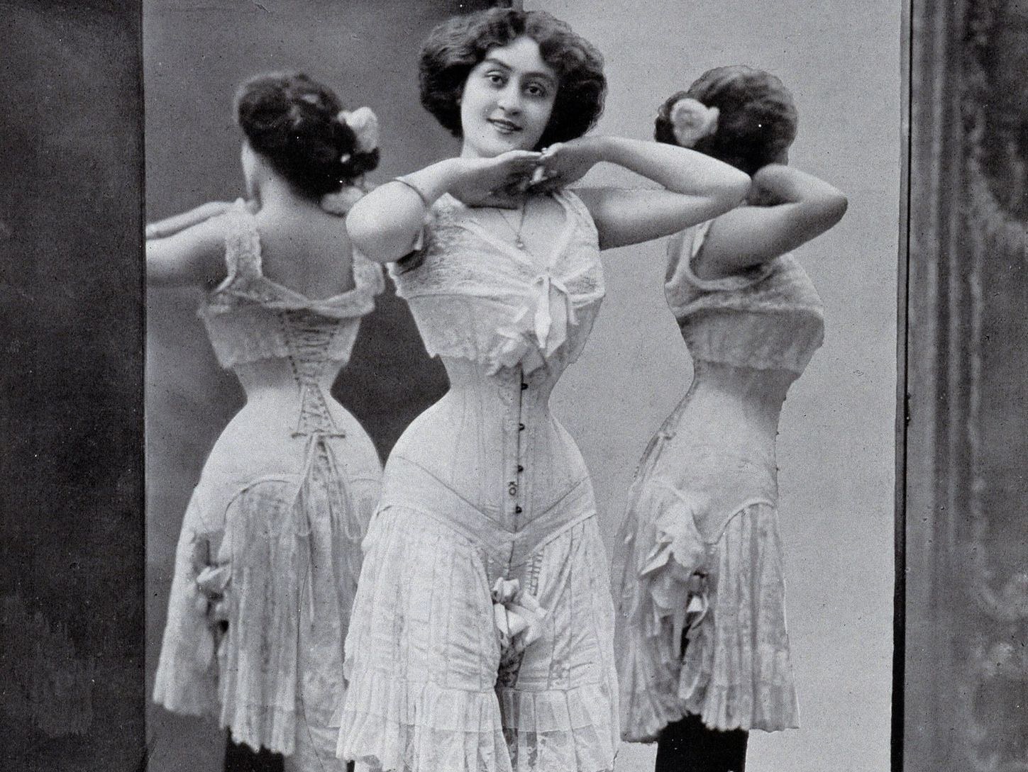 https://pichunter.club/uploads/posts/2022-12/1671232445_61-pichunter-club-p-erotica-of-a-beauty-in-a-corset-68.jpg