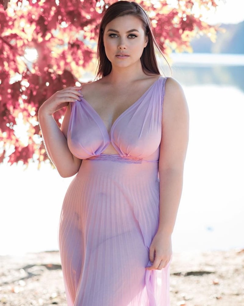 Transparent Dresses of Hairy, Titsy Women (68 photos)