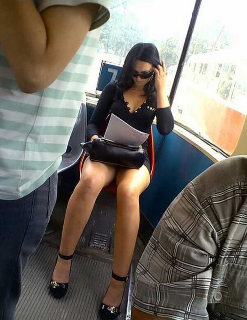 WHO in leggings in the subway