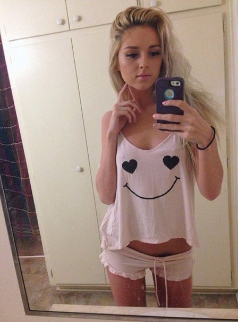 Anastasia Skyline Selfie