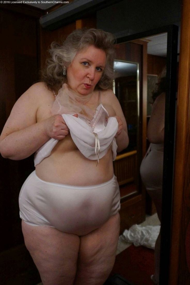 Mature thick in pantyhose