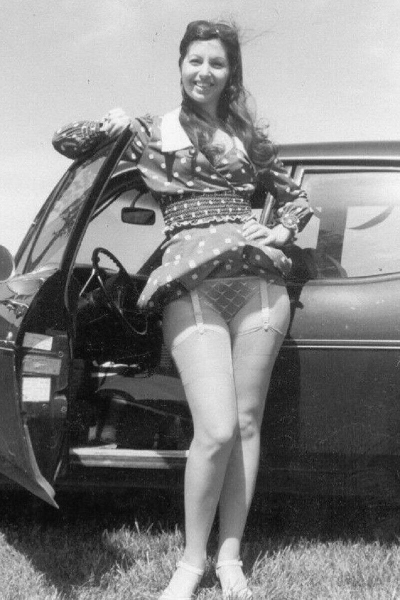 Naked without panties on the catwalk