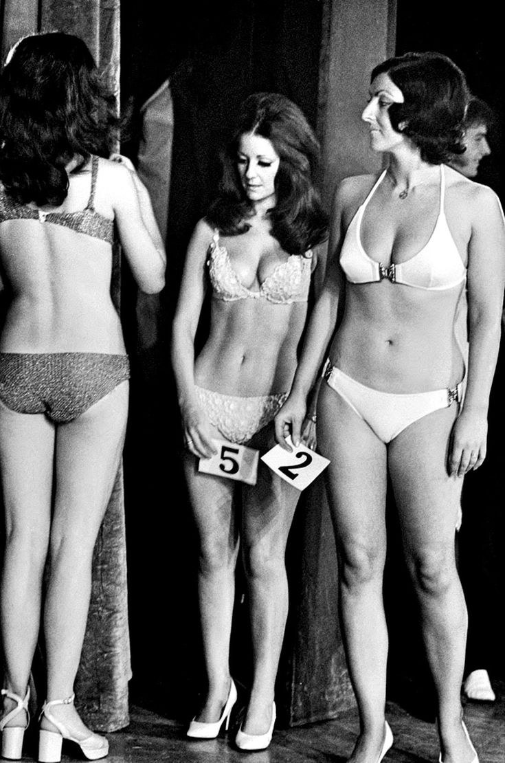 Unshaven girls in retro swimsuits