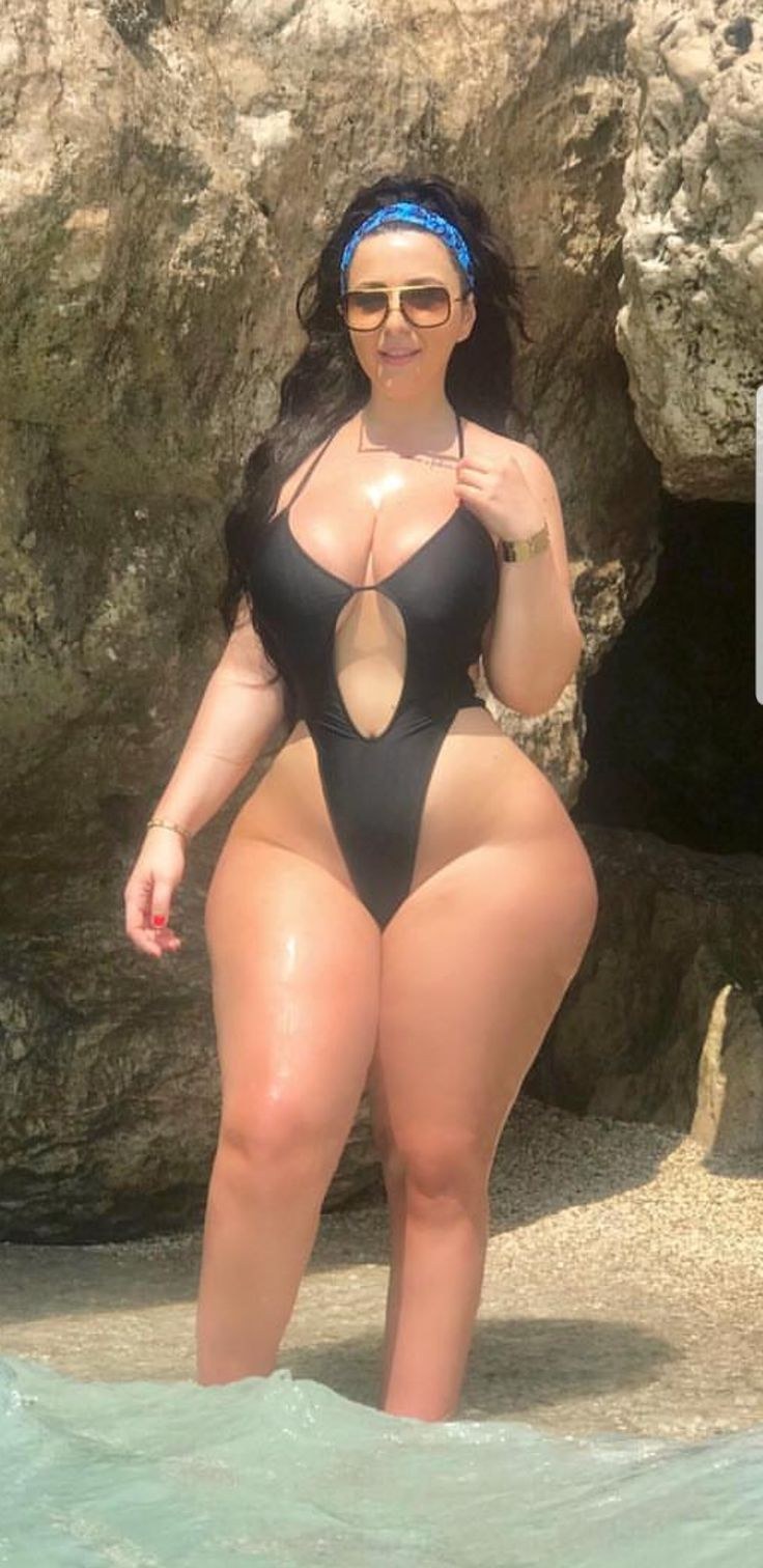 Naked with Thick Thight Holly Lea (63 photos)