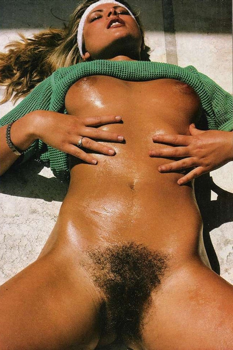 Retro Beach Hairy Pussies (77 photos)