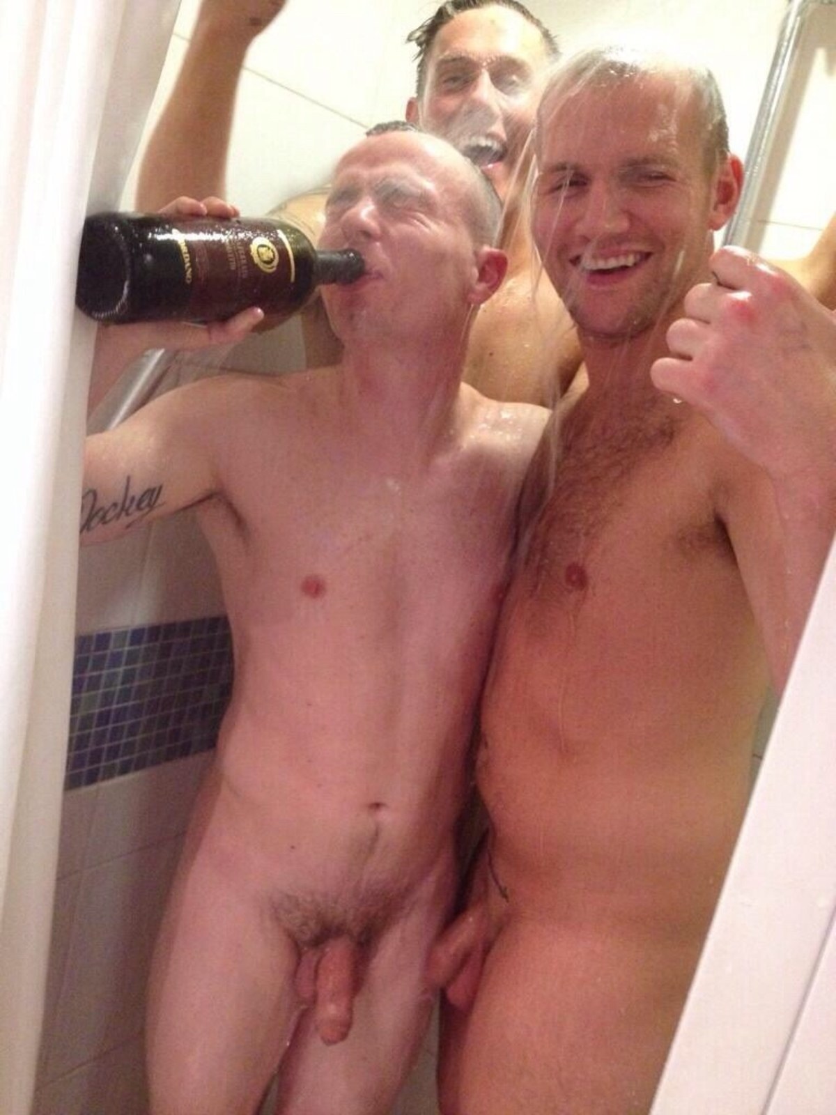 смотреть пьяные голые парни фото 25