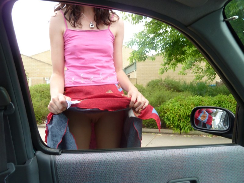 Tits by chance in the car