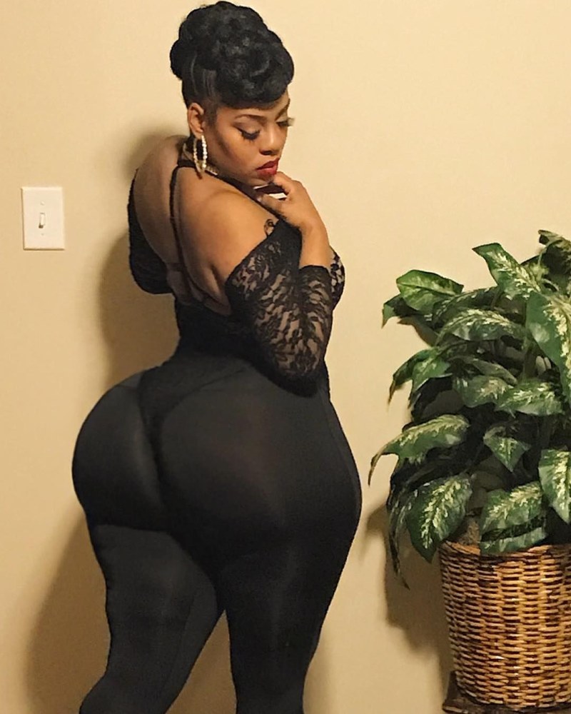 Aunts with large buttocks