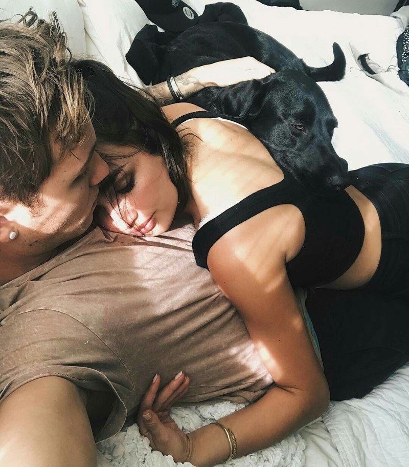 Bonobo chimpanzees mate