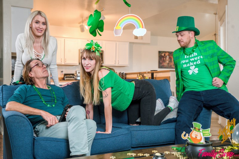 Jada Stevens in blue jeans