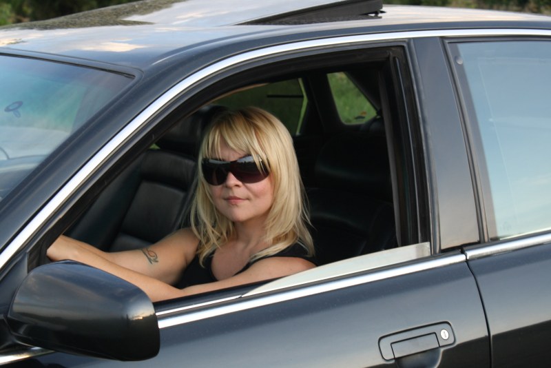 No one asks to promise the golden mountains of the wedding and children