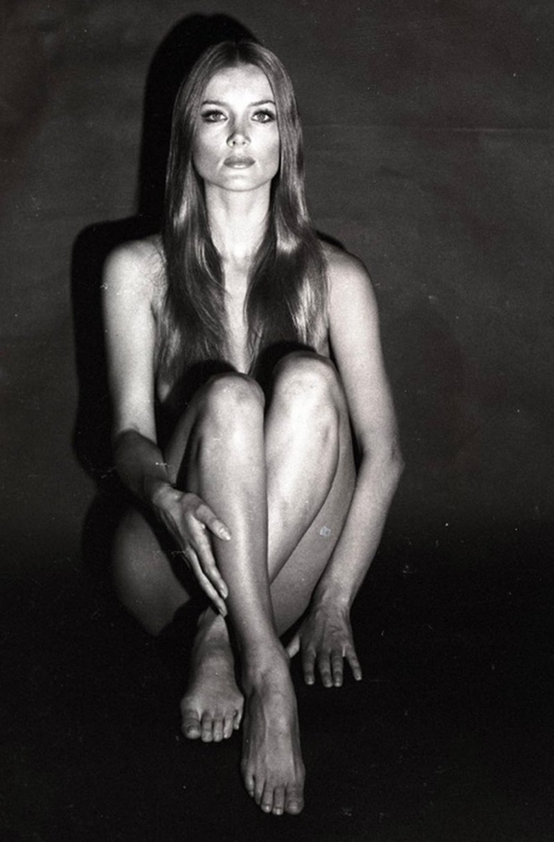 Pose for drawing female