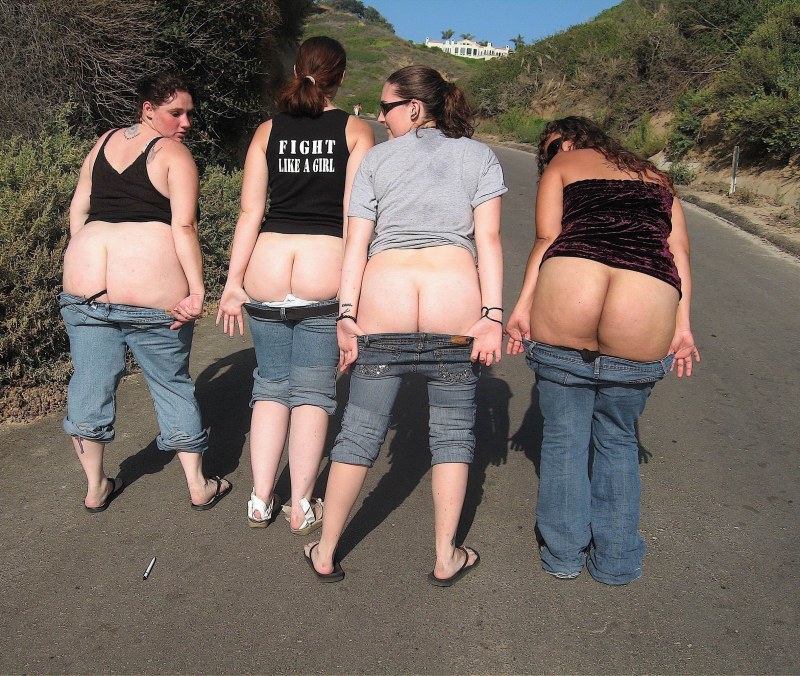 Mooning Girls
