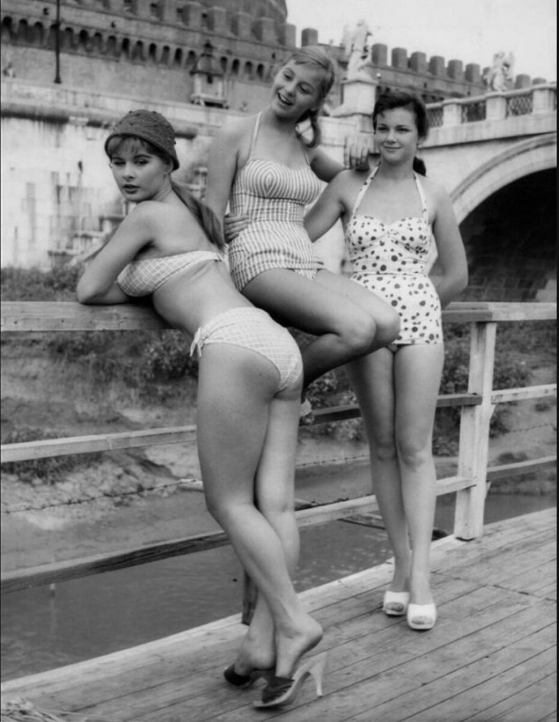 Short skirts of the 70s