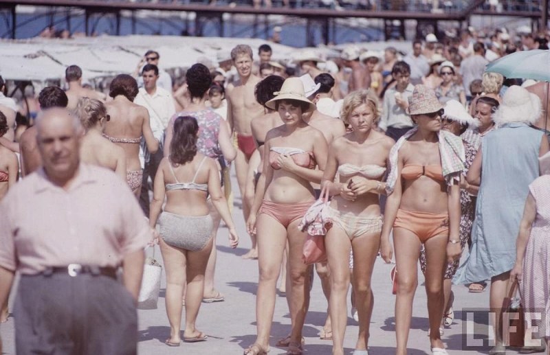 Hippies 70s on the beach
