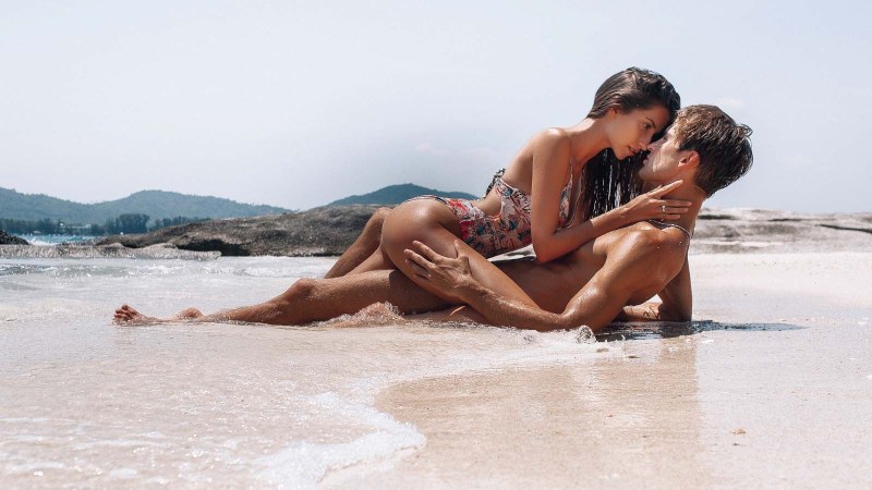 Kelly Brook Survival Island