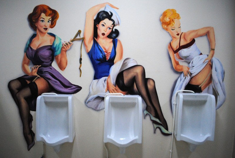 Amy Adams Lois Lain in the bathroom