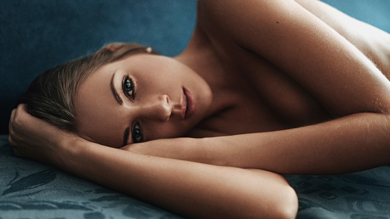 Aesthetic pleasure for the eyes of a girl nude