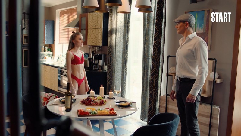 Svetlana light diamond hand