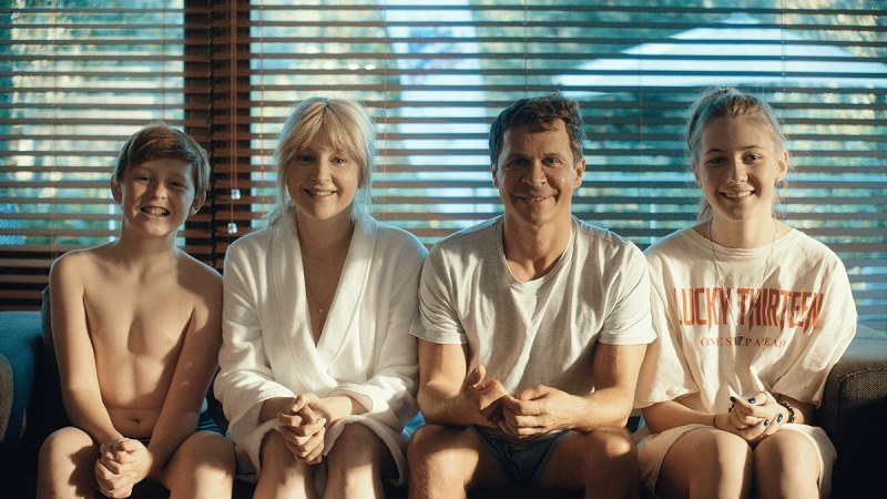 Lesbian kiss Jennifer Aniston