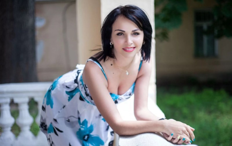 Naked women look from below Private