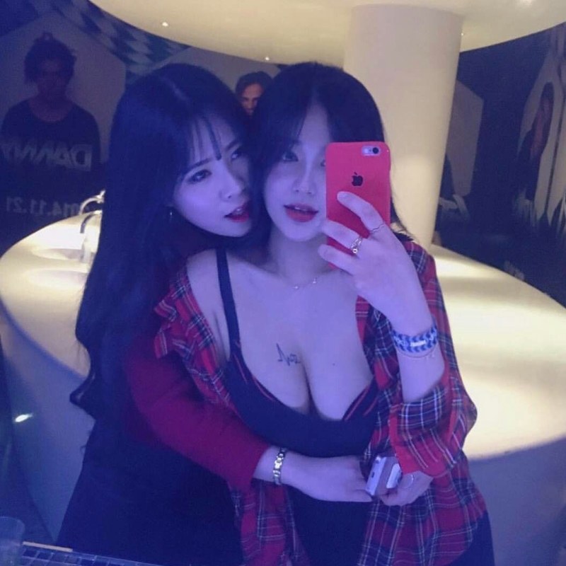 Korean girls lesbian