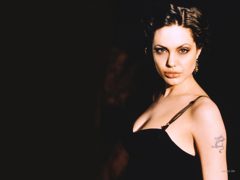 Angelina Jolie 19+