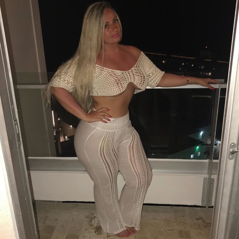 Beautiful boobs in the pool