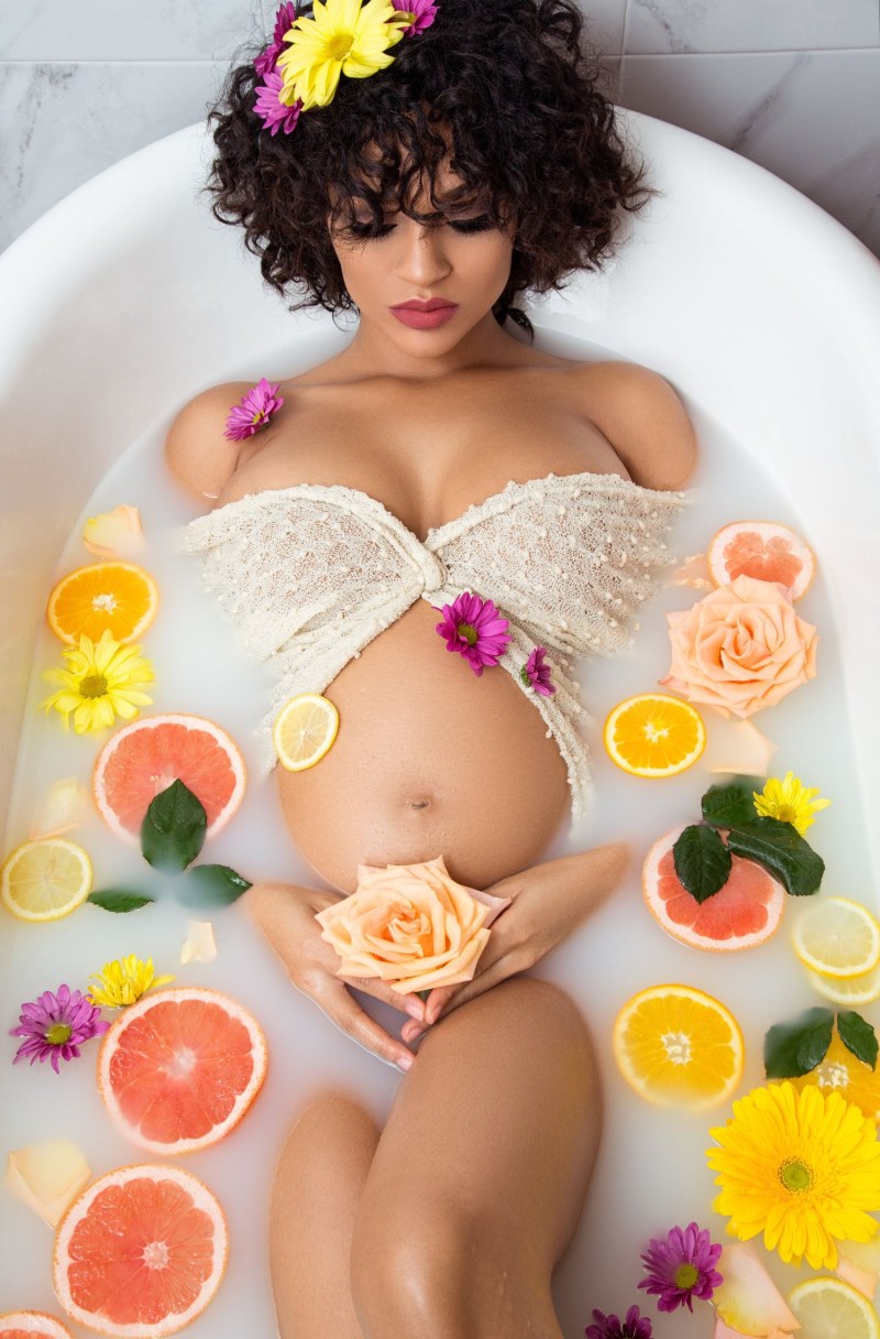 Photoshoot of pregnant women with fruits