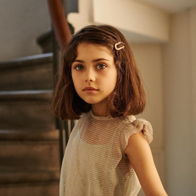 Ana mulvoy in "The Girl in the Book (2015)