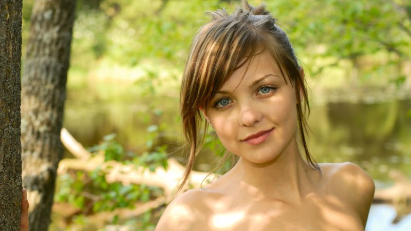 Emily brown brown -haired gray -eyed